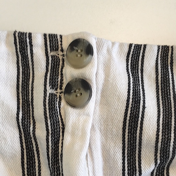 Striped navy blue and white shorts - Picture 2 of 7